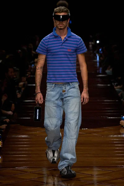 Look 32